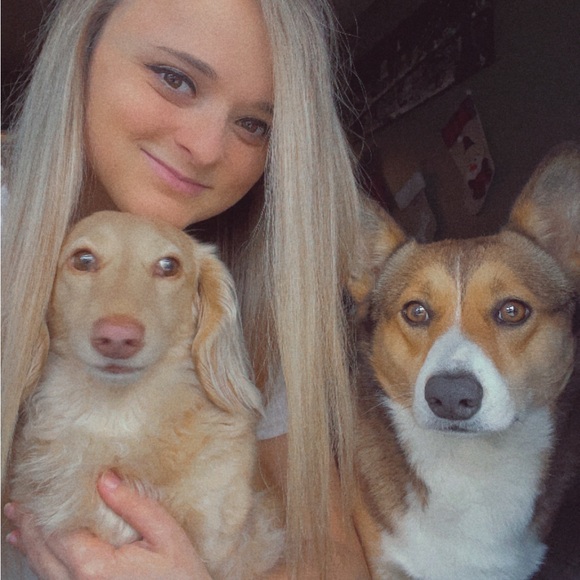 Meet your Posher, Brittney - Picture 2 of 3